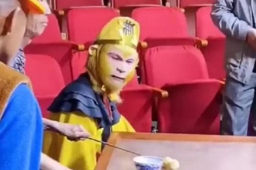 Tôn Ngộ Không nghệt mặt xem ảo thuật
