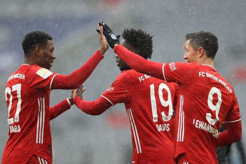 Lewandowski lập công, Bayern giữ vững ngôi đầu