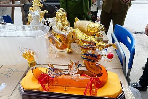 Phát hiện cơ sở sản xuất 'rượu trâu' giả