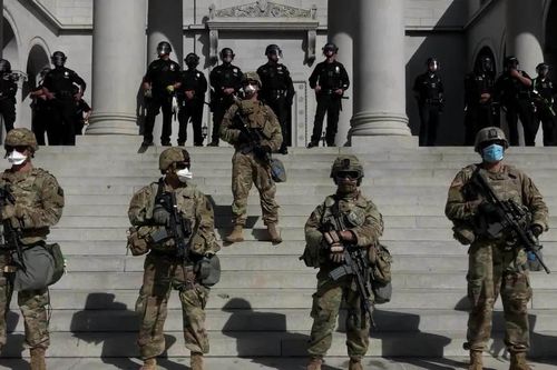 FBI rà soát lý lịch của 25.000 vệ binh bảo vệ Washington D.C.