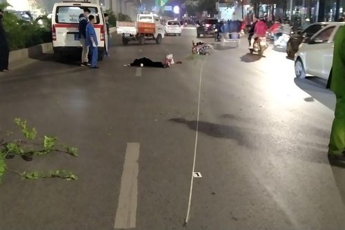 Nam thanh niên lái xe máy đâm thương vong 3 người đi bộ