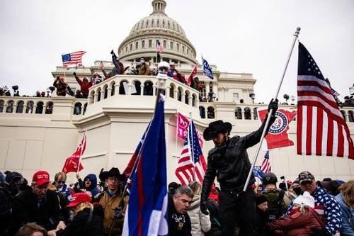FBI điều tra khả năng nước ngoài tài trợ cho cuộc bạo loạn Đồi Capitol