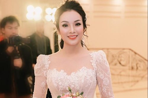 Ca sĩ Tân Nhàn kết hôn