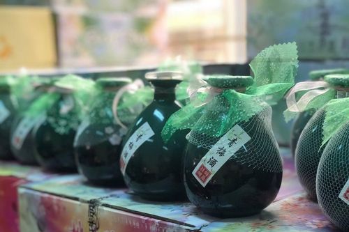 Thu giữ hơn 1.000 bình rượu trái cây nhập lậu