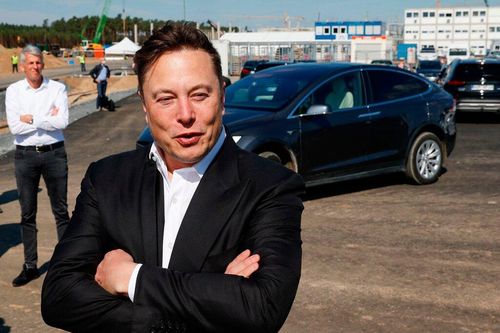 Tesla mất 1.600 năm để làm ra số tiền tương đương giá trị vốn hóa