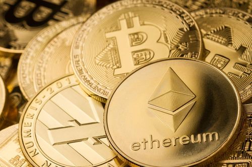Giá Bitcoin dao động mạnh, nhà đầu tư săn các loại tiền mã hóa khác