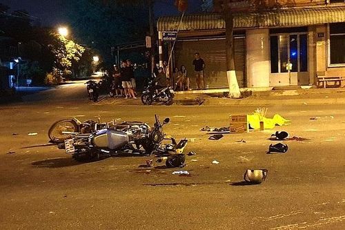 Tai nạn giao thông mới nhất hôm nay 19/1: Xe máy vượt đèn đỏ gây tai nạn, 5 người thương vong