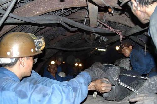 Công nhân chuẩn bị về quê ăn Tết bị đá rơi vào đầu tử vong