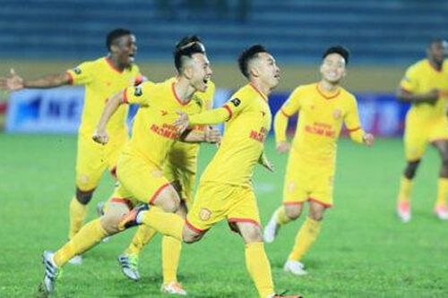 Đội hình tiêu biểu vòng 1 V.League 2021: 4 cầu thủ Nam Định góp mặt