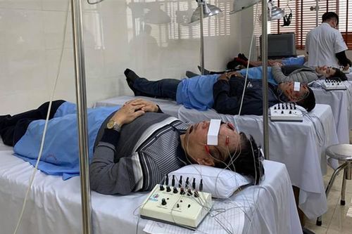 Gia tăng bệnh nhân liệt mặt, méo miệng do thời tiết lạnh