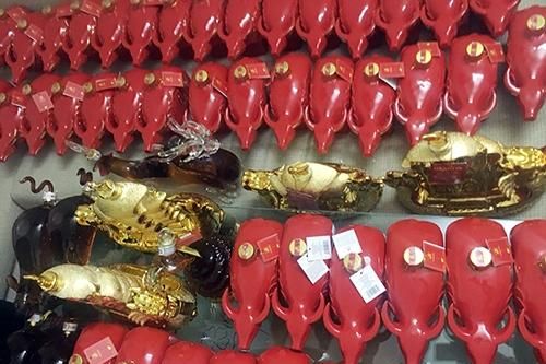 Rượu Made in 'Dương Nội' được gắn tem mác do nước ngoài sản xuất