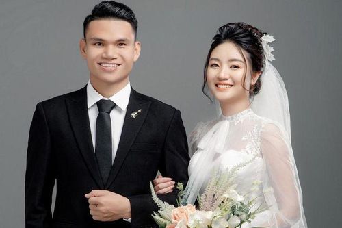 Hậu vệ Phạm Xuân Mạnh chính thức lập gia đình