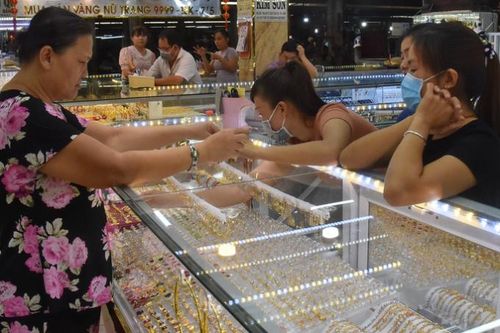 Vàng tiếp tục đà tăng giá