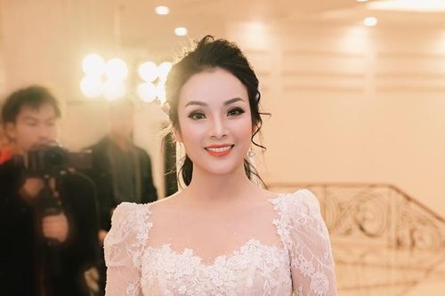 Ca sĩ Tân Nhàn bất ngờ lên xe hoa lần hai