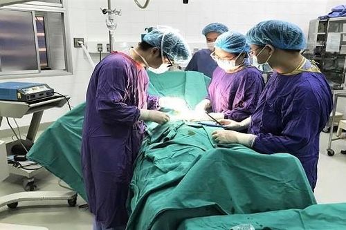 Phẫu thuật bao quy đầu ở phòng khám tư, nam thanh niên suýt hoại tử dương vật