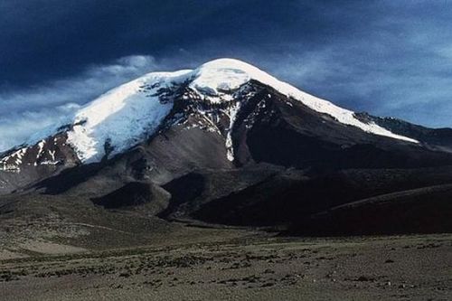 Ngọn núi cao nhất thế giới hơn cả Everest thuộc nước nào?
