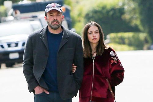 Tài tử Ben Affleck chia tay bondgirl sexy kém 16 tuổi