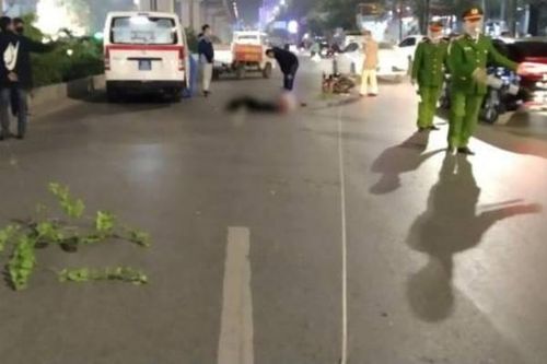 Bắt thanh niên tông xe máy làm cô gái trẻ và cụ bà tử vong ở Hà Nội