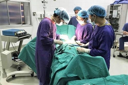 Suýt mất toàn bộ dương vật sau cắt bao quy đầu