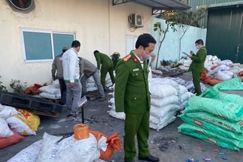 Phạt 460 triệu đồng chủ hàng vận chuyển, thu gom hơn 23 tấn pin thải nguy hại