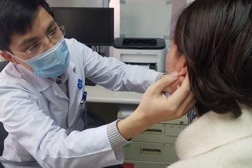Sửa thành 'tai Phật' mong đổi vận số, nữ doanh nhân Hà Nội 'ôm hận'