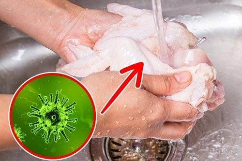 Sai lầm khi rửa thịt làm tăng nguy cơ ngộ độc nhiều người thường mắc phải