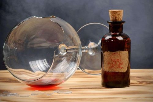 Bác sĩ BV Bạch Mai: 'Không chỉ rượu giả, rượu ethanol thông thường cũng có thể gây ngộ độc'