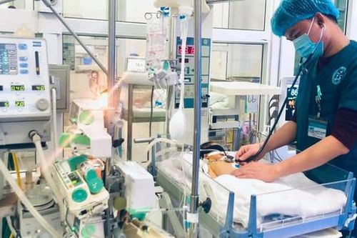 Vừa chào đời đã bị xuất huyết não nguy kịch