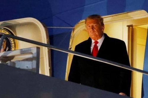 Ông Trump ký lệnh loại bỏ máy bay không người lái Trung Quốc khỏi các hạm đội Mỹ