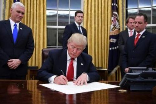 Ông Trump tiếp tục thể hiện quan điểm cứng rắn với UAV Trung Quốc trước khi rời nhiệm sở