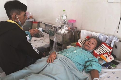 Người phụ nữ nghèo bị tai nạn giao thông cần được giúp đỡ