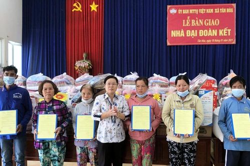 Phú Tân hoàn thành 6 căn nhà mới cho các hộ bị hỏa hoạn ở Tân Hòa