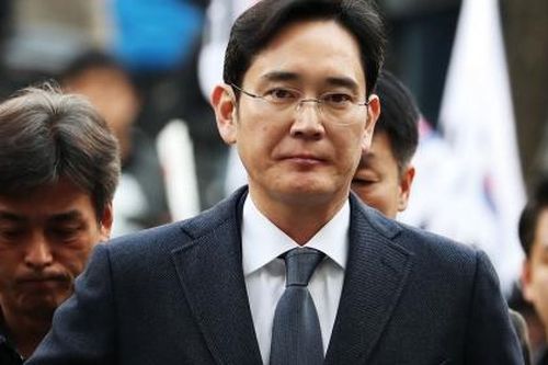 Người thừa kế tập đoàn Samsung lĩnh án tù 30 tháng
