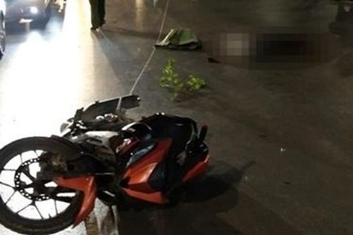 Tạm giữ đối tượng đi xe máy tông 2 người tử vong
