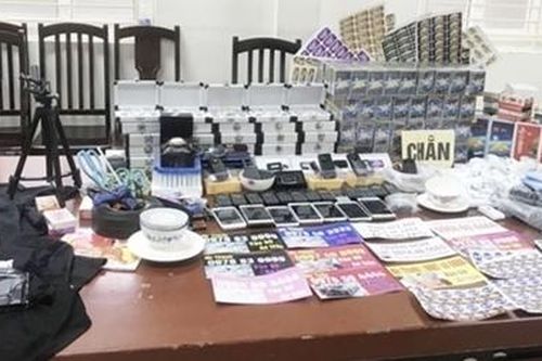 Khóa tay nhóm 'phù thủy' tiếp sức các đường dây cờ bạc