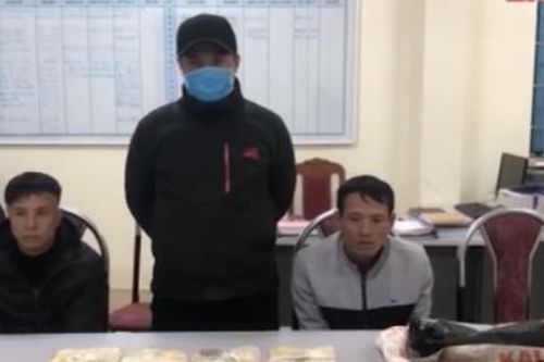 Phục kích lúc nửa đêm bắt nhóm đối tượng vận chuyển gần 4kg ma túy đá