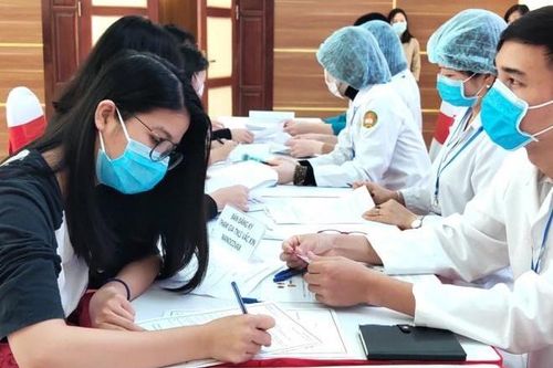 Ngày mai, tiêm vaccine COVID-19 liều thấp nhất cho 17 người còn lại