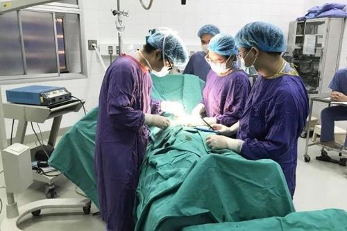 Hoại tử da vật hang do cắt bao quy đầu không đảm bảo vô trùng