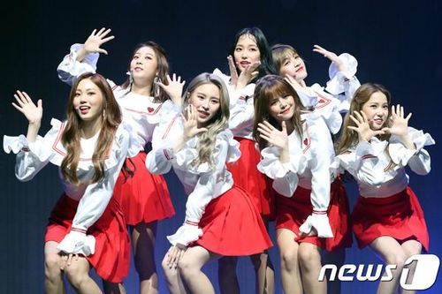 Album nghệ sĩ ký tặng CLC bị rao bán, các fan tranh cãi do không tôn trọng hay bị đánh cắp
