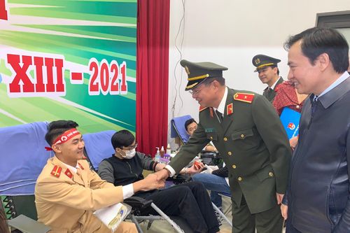 Rộn ràng ngày hội 'Thanh niên tình nguyện' và Chương trình 'Chủ nhật đỏ' của Công an Thủ đô