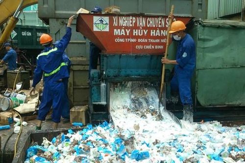 Ngang nhiên thuê kho bãi lớn để cất giấu hàng lậu, hàng giả