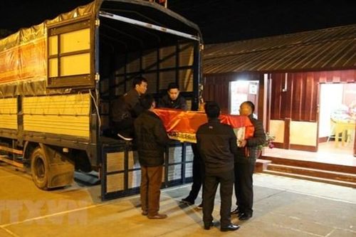 Lễ tiễn đưa hài cốt liệt sĩ quân tình nguyện và chuyên gia Việt Nam hy sinh tại Lào về Đất Mẹ