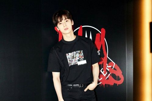 Minhyun làm đại sứ cho hãng Moncler 3 năm liên tiếp