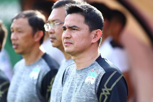 Kiatisuk và nỗi hoài nghi về những ông thầy ngoại