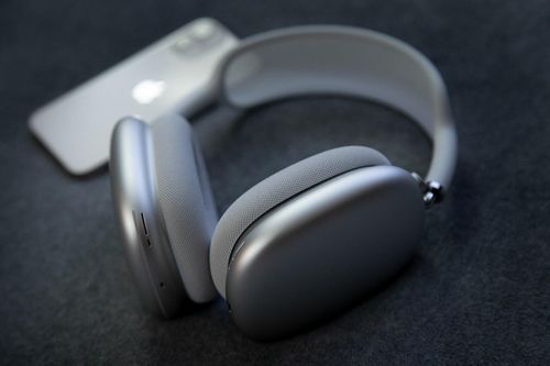 'AirPods Max khiến tai nghe của Bose và Sony trông như đồ chơi'