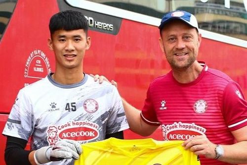 CLB TP.HCM chiêu mộ thủ môn thứ tư