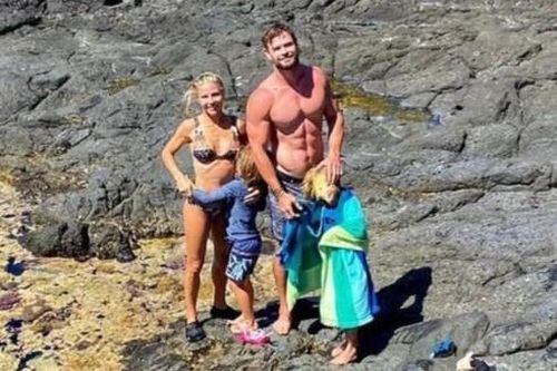 Chris Hemsworth du lịch cùng vợ trước khi trở lại phim trường
