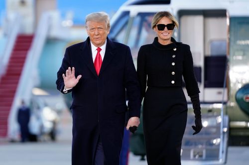 21 phát đại bác vang lên trong lễ tạm biệt Tổng thống Trump