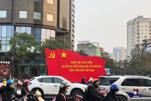 'Con đường đẹp nhất Việt Nam' rực rỡ chào mừng Đại hội Đảng