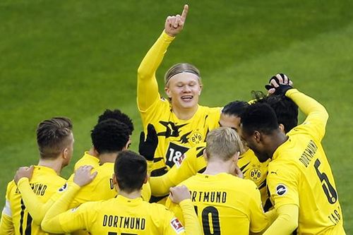 Tranh cãi chuyện cắt tóc của cầu thủ Bundesliga